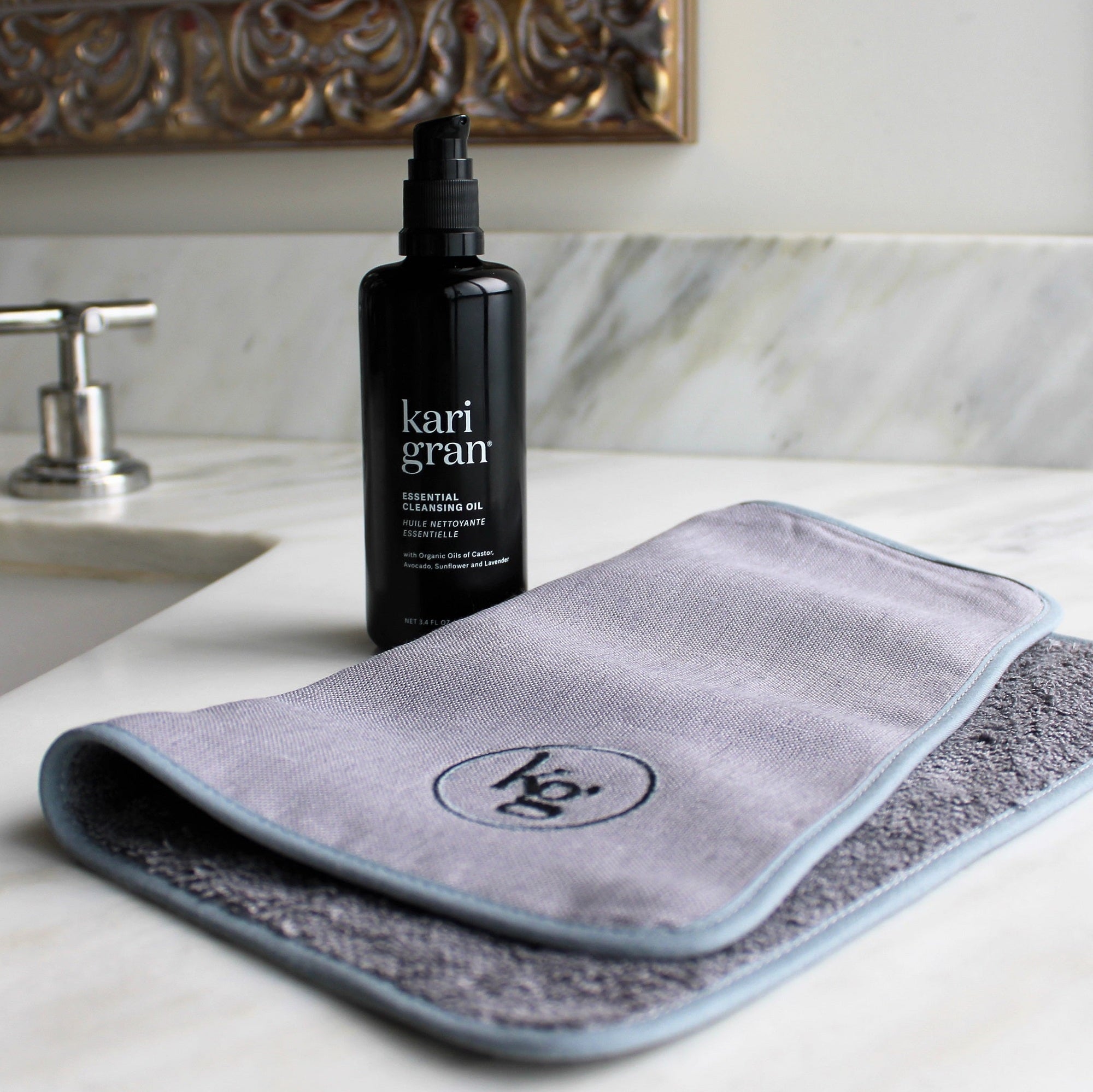 Kari Gran cleansing oil with eco-luxe wash cloth