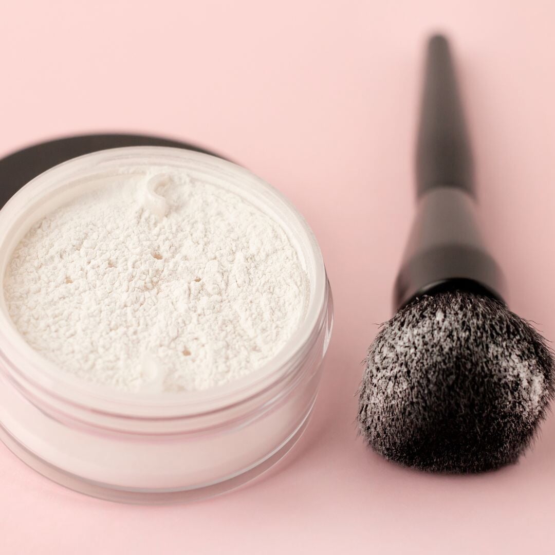 Open setting powder container with a makeup brush