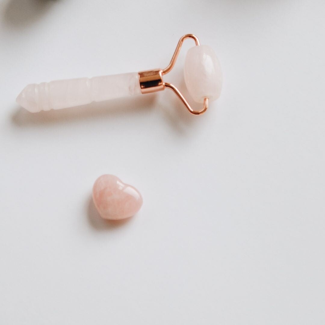 rose quartz roller facial tool
